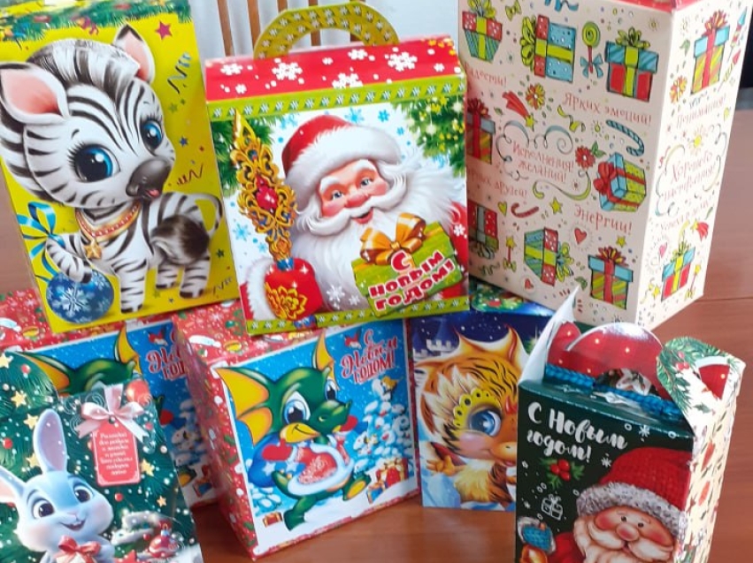 В Чите представители бизнеса помогли собрать новогодние подарки для детей центра «Берегиня»